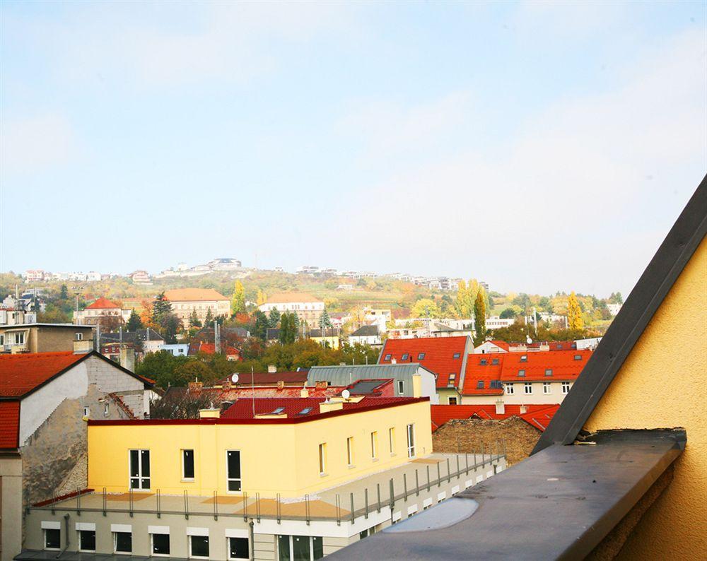 Freddie Next To Mercury Bratislava Dış mekan fotoğraf